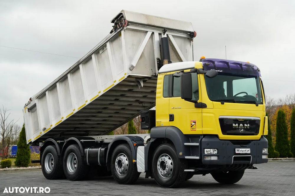 MAN TGS 32.400 / 8x4 / BASCULABILĂ PE SPATE - 6 M / PRELATĂ AUTOMATĂ / CUTIE DE VITEZE MANUALĂ / - 8