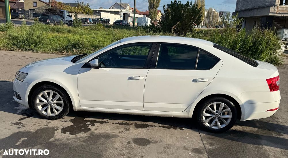 Skoda Octavia 1.6 TDI DSG Ambition - 2