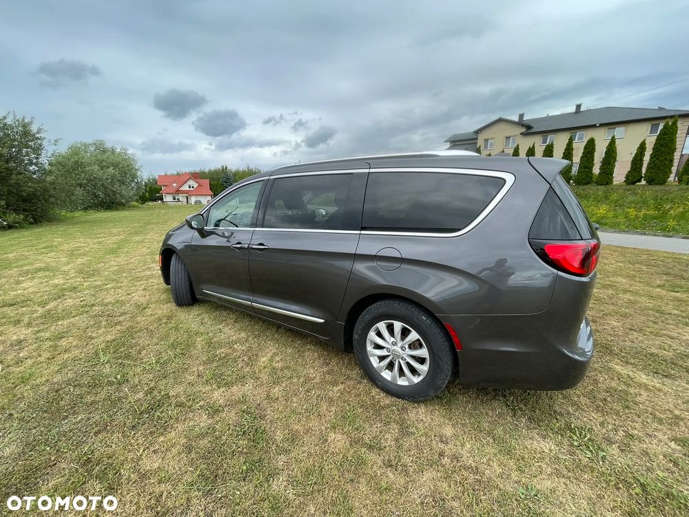 Chrysler Pacifica - 6