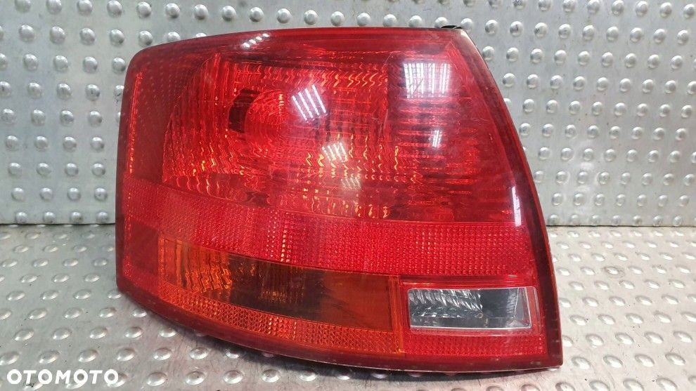 AUDI A4 B7 KOMBI 04-08 LEWA TYLNA LAMPA KOMBI ORYGINAŁ 8E9945095E - 1