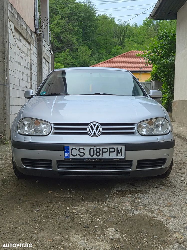 Volkswagen Golf - 1