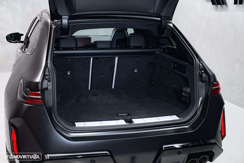BMW M5 Touring xDrive - 13