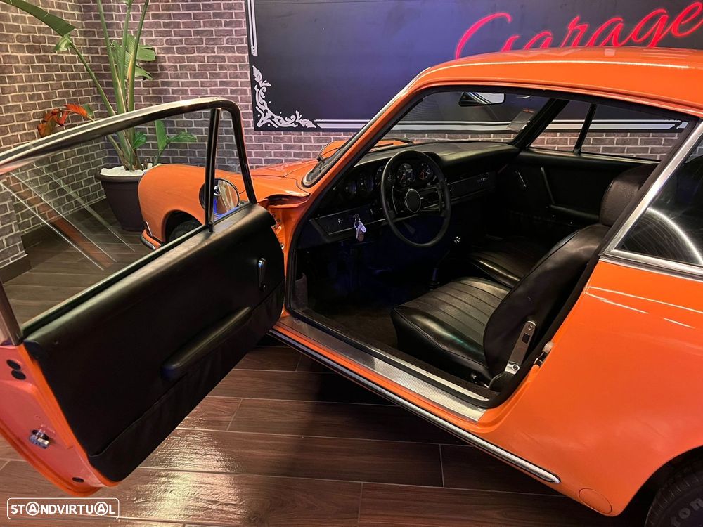 Porsche 911 Série F - 12