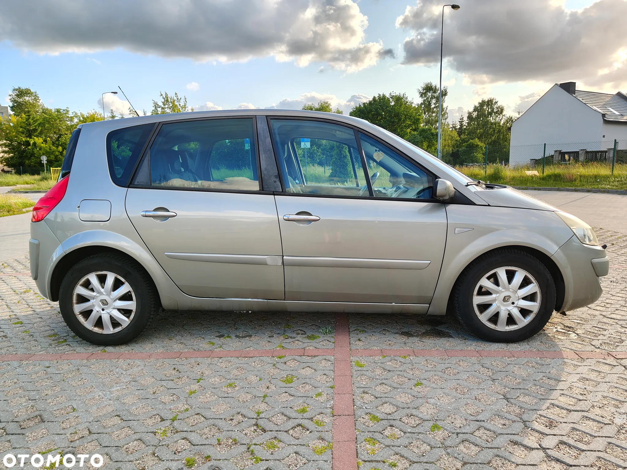 Renault Scenic 2.0 dCi Expression - 10