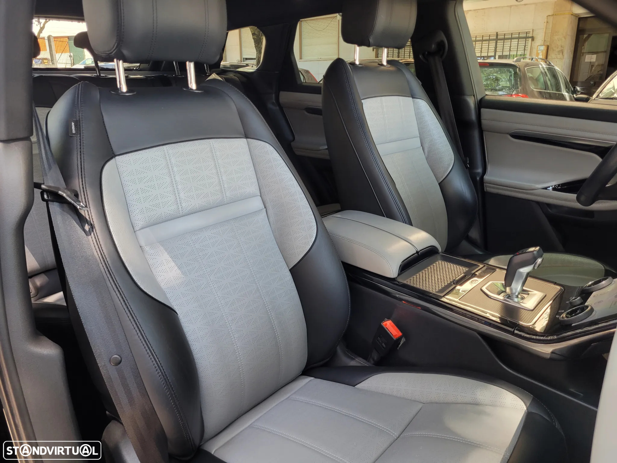 Land Rover Range Rover Evoque 2.0 D150 AWD R-Dynamic S Auto - 29