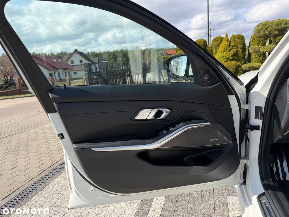 BMW Seria 3 320d Edition M Sport Shadow - 13