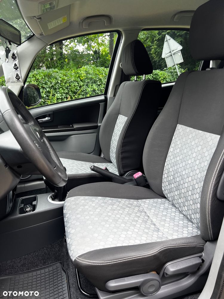Suzuki SX4 1.6 Comfort Plus - 22