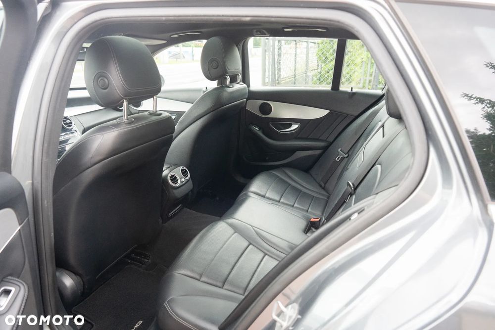 Mercedes-Benz Klasa C 180 9G-TRONIC AMG Line - 11