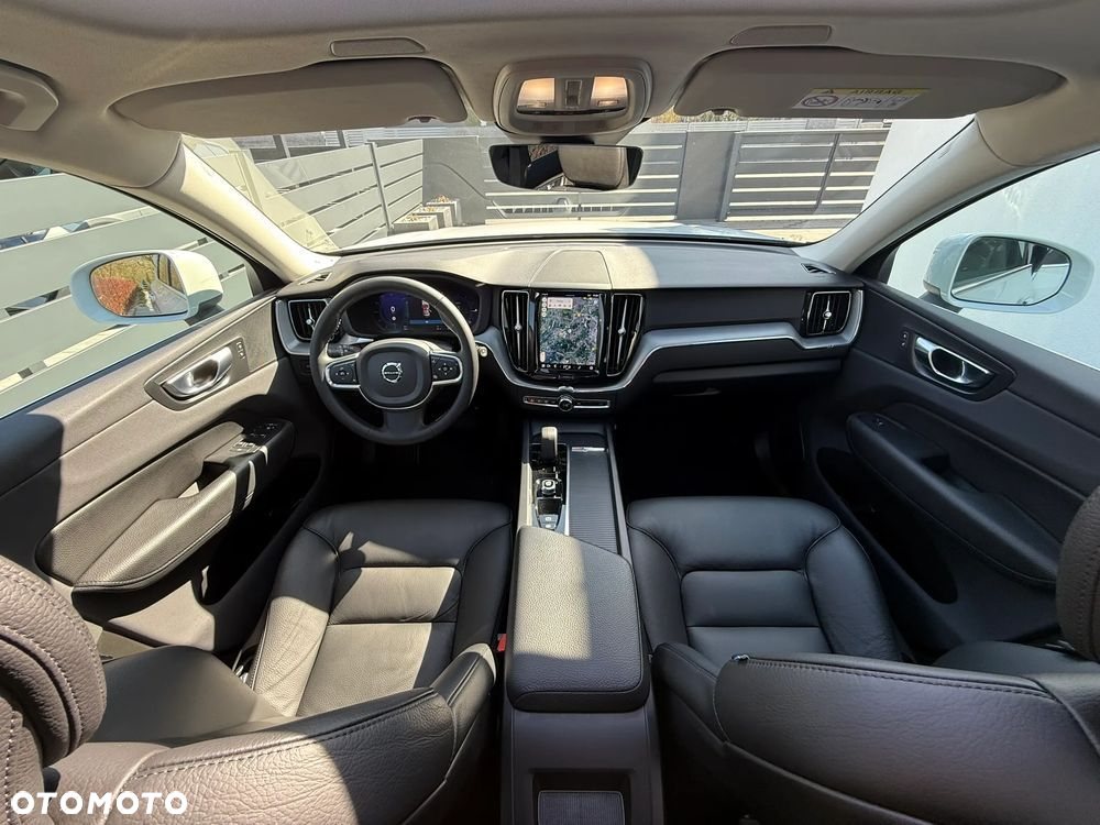 Volvo XC 60 T6 AWD Plug-in Hybrid Plus Bright - 24