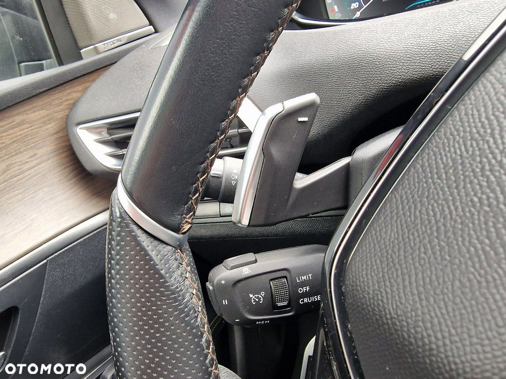 Peugeot 3008 1.6 PureTech HYbrid GT S&S EAT8 - 36