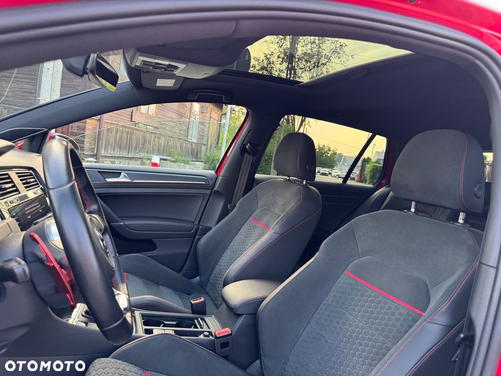 Volkswagen Golf GTI (BlueMotion Technology) DSG Performance - 11