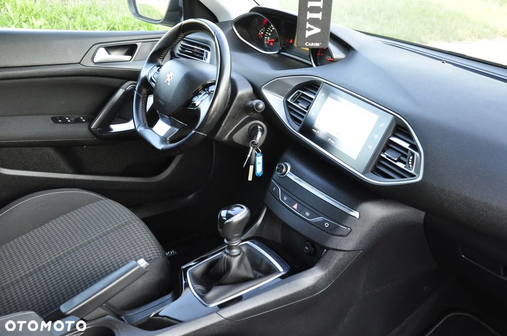 Peugeot 308 PureTech 130 GPF Stop & Start Allure Business-Paket - 13