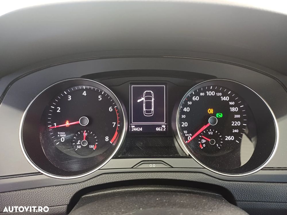 Volkswagen Passat 1.5 TSI ACT DSG Trendline - 12