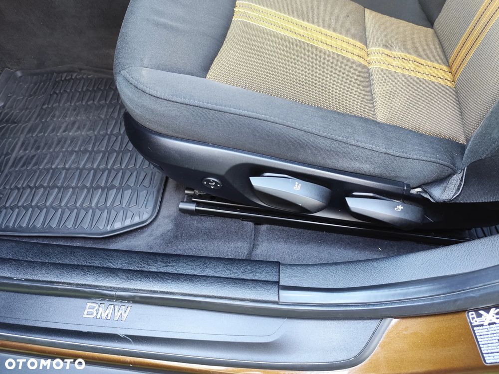 BMW X1 xDrive18d - 38