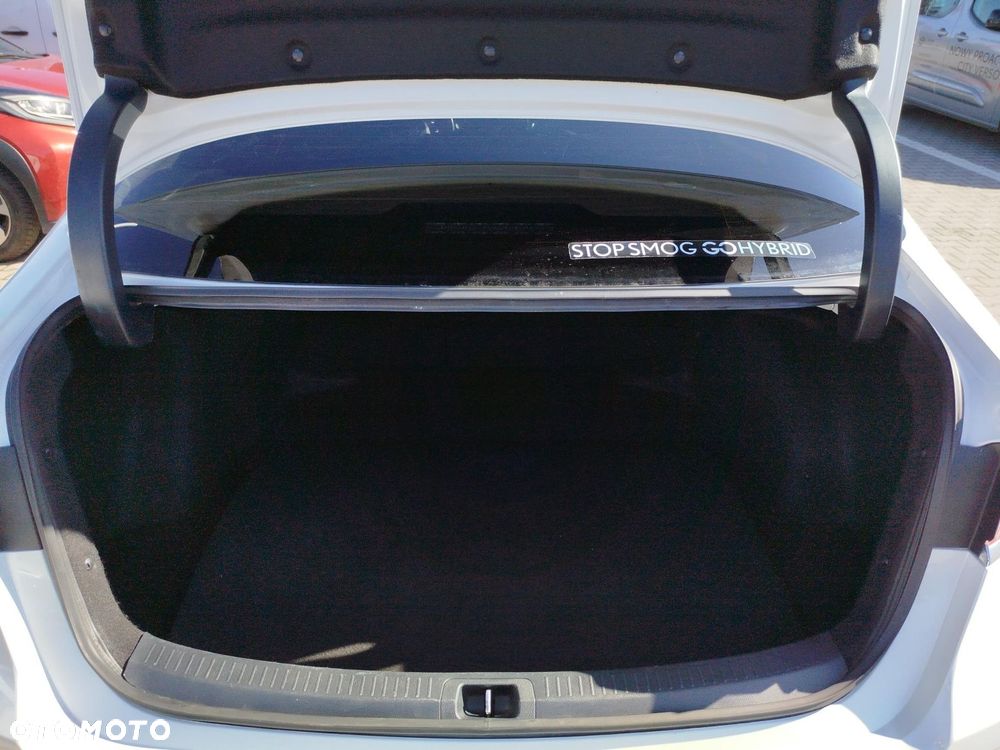 Toyota Corolla 1.8 Hybrid Executive - 16