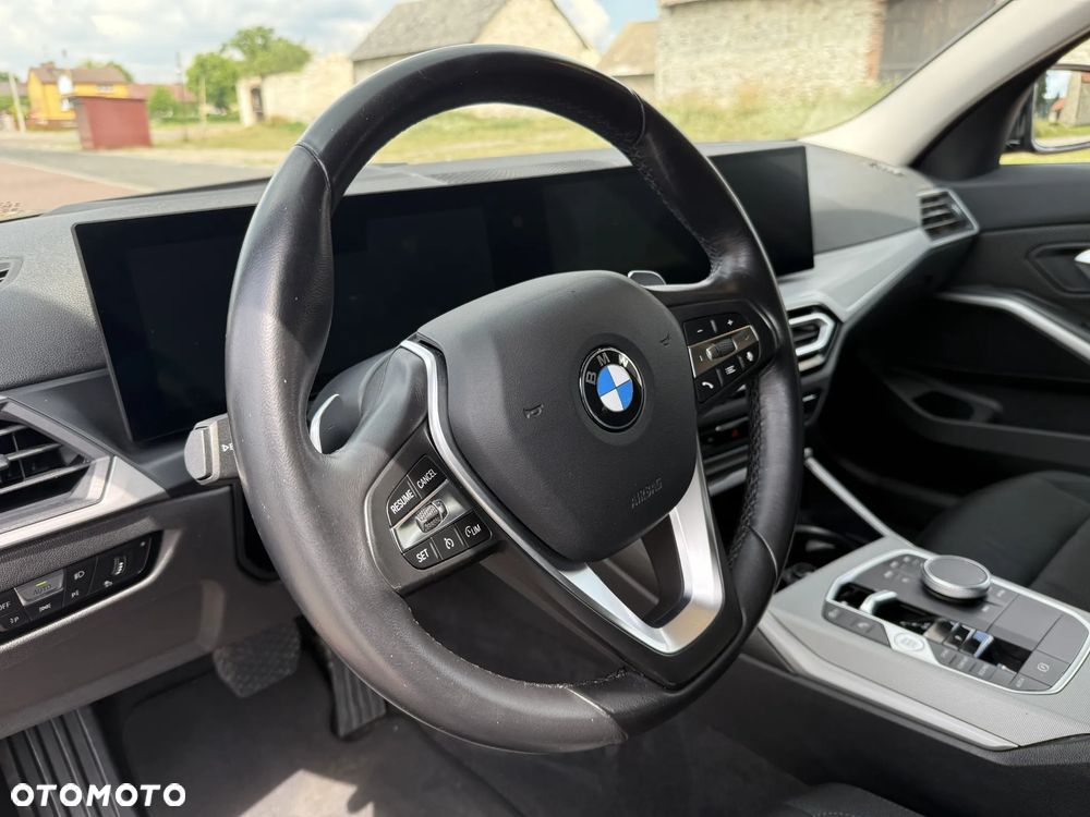 BMW Seria 3 318d mHEV - 17