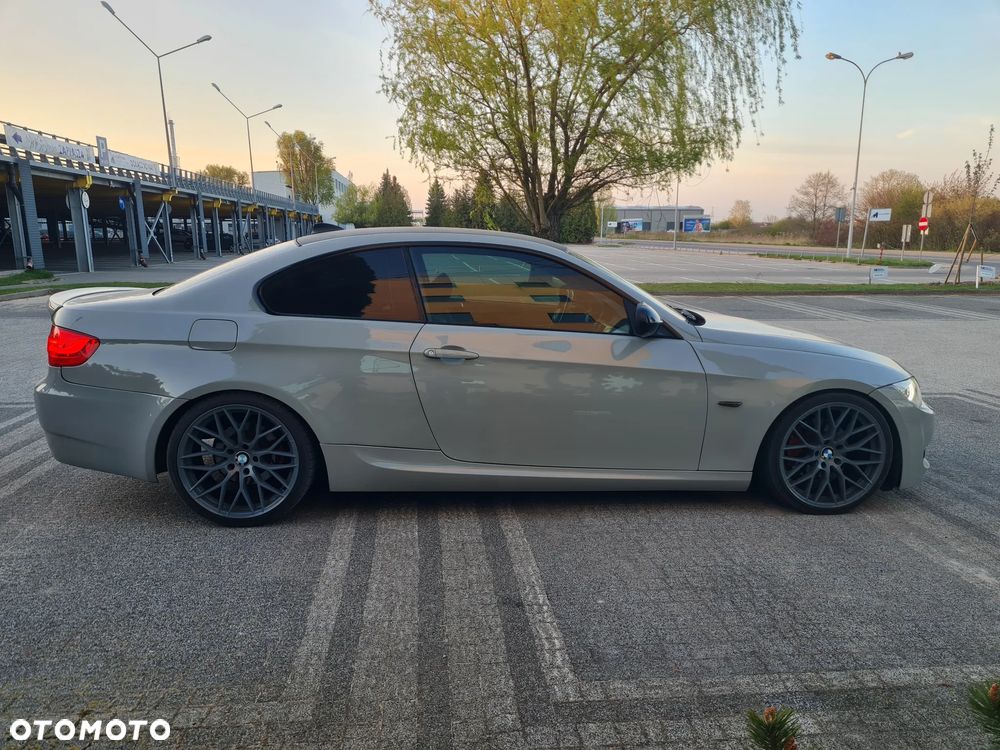 BMW Seria 3 320d DPF M Sport Edition - 16
