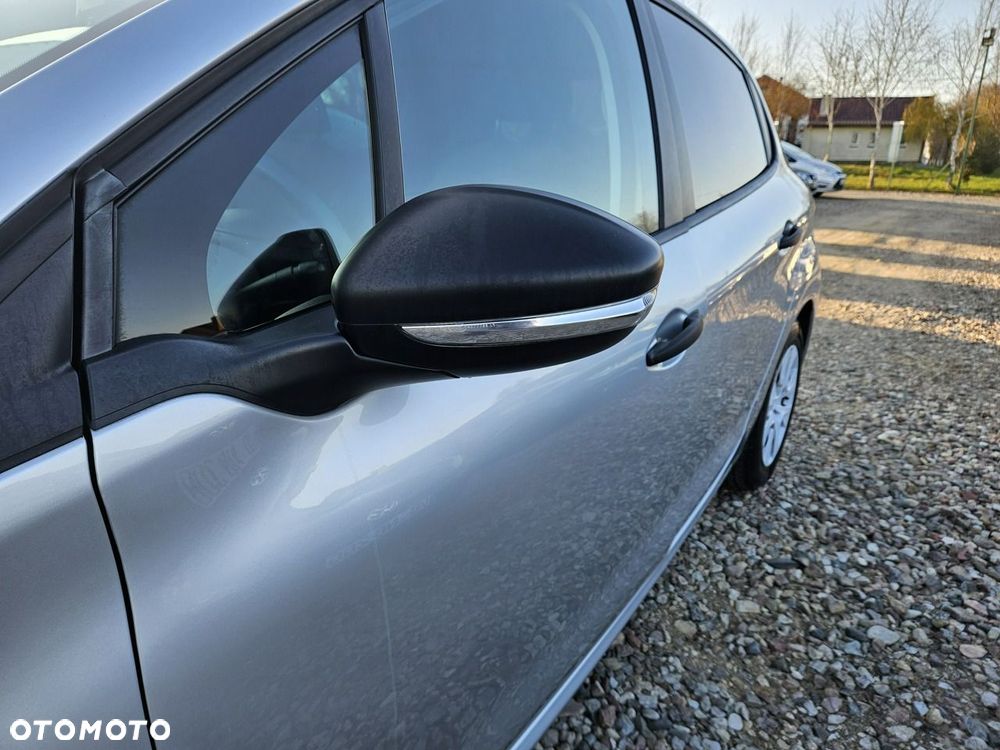 Peugeot 208 - 23