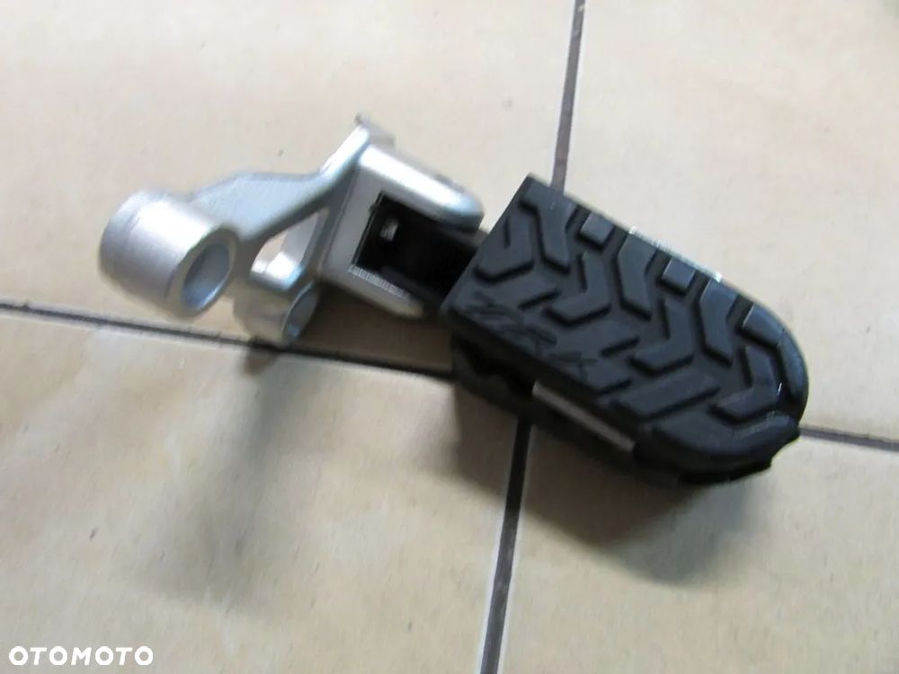 Benelli TRK 502X set podnóżek kierowcy prawy - 1