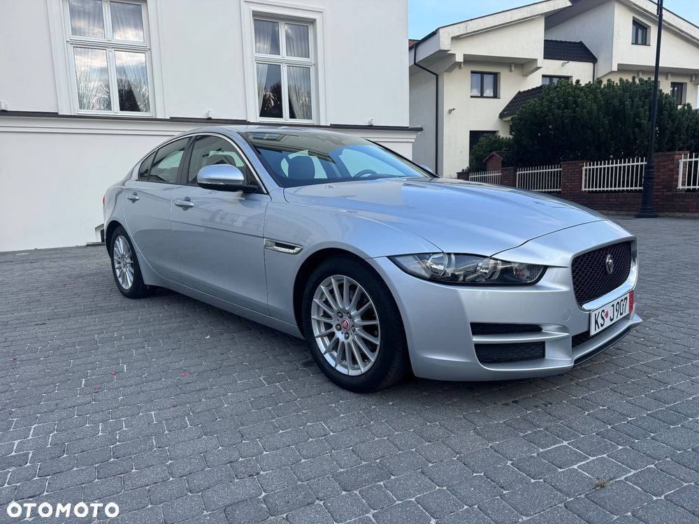 Jaguar XE 2.0 D Prestige - 6