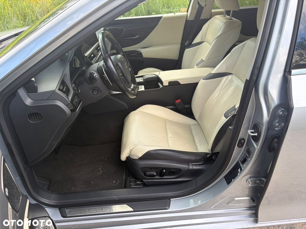 Lexus ES 300h Prestige - 13