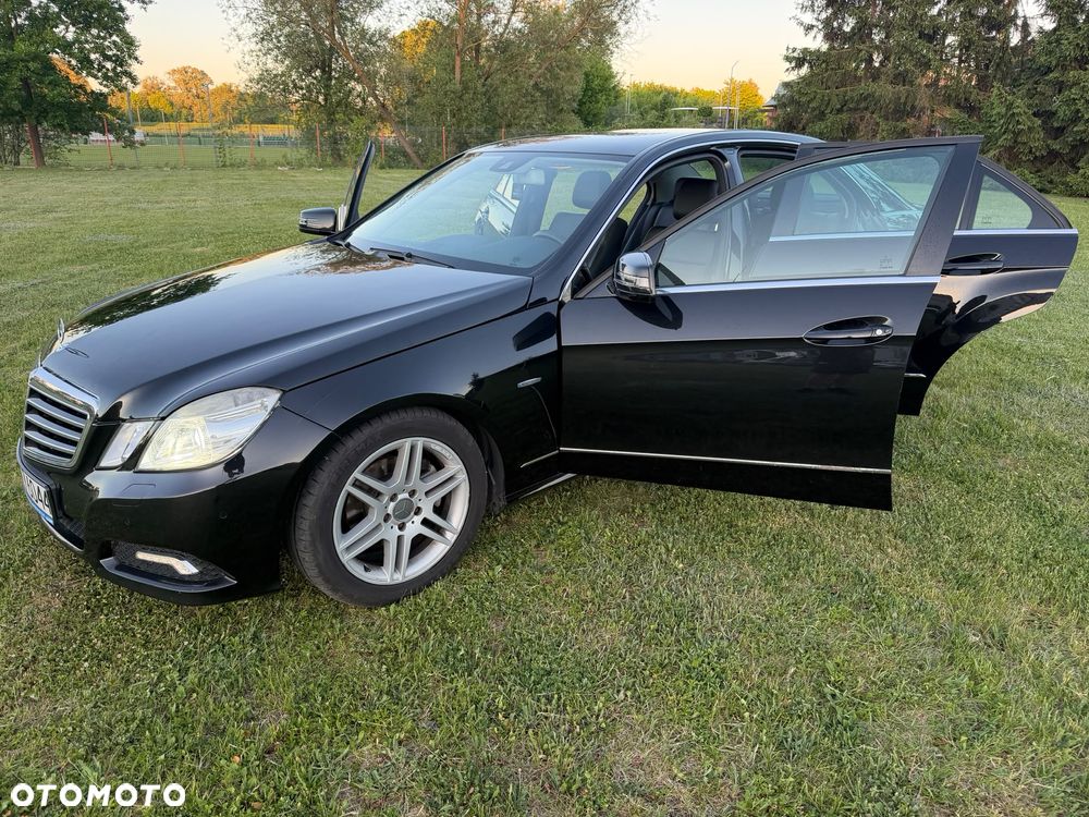 Mercedes-Benz Klasa E 220 CDI DPF BlueEFFICIENCY Automatik Avantgarde - 4