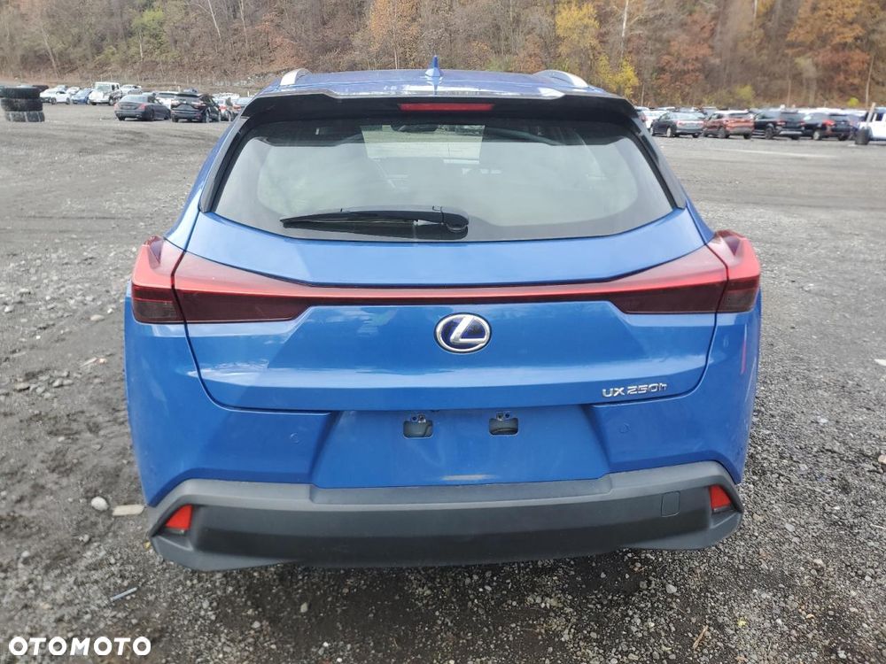 Lexus UX - 7