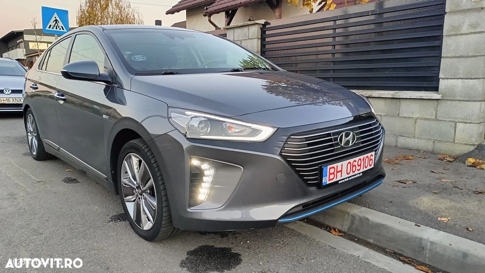 Hyundai IONIQ - 3