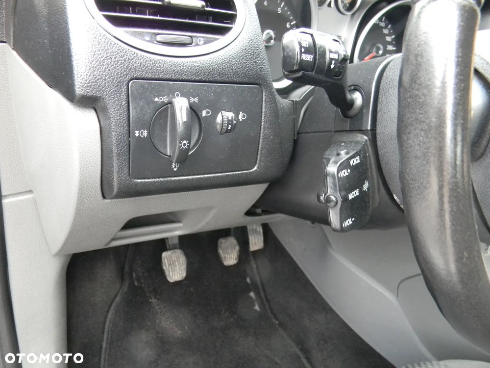 Ford Focus 2.0 16V Titanium - 37