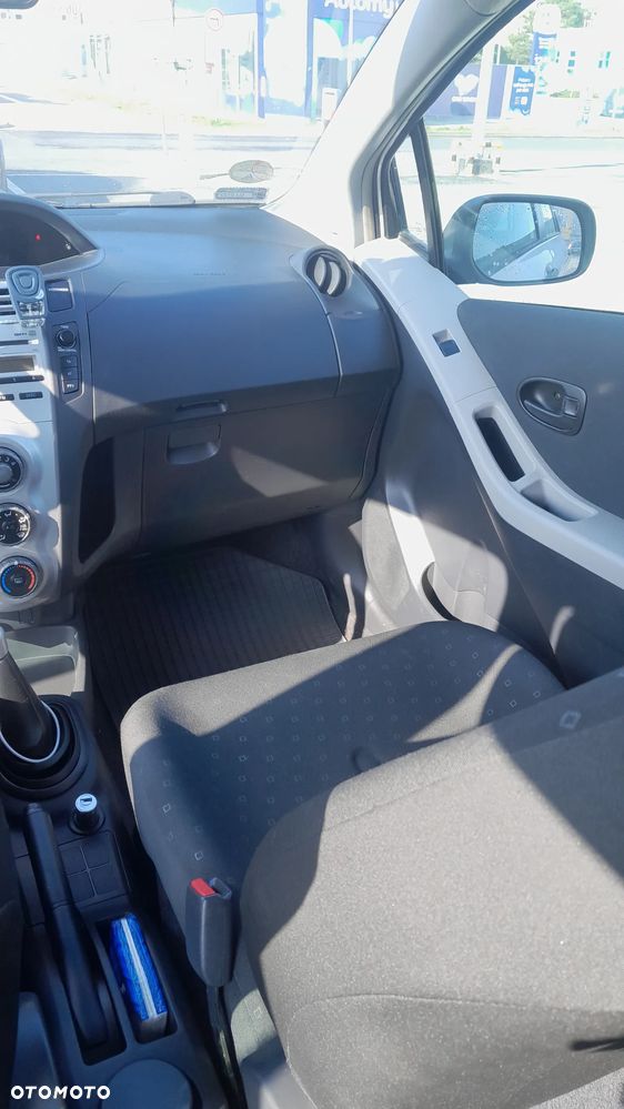 Toyota Yaris 1.3 Luna - 7
