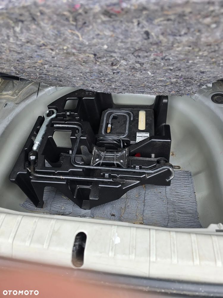 Toyota Prius 1.8 HSD Luna - 18