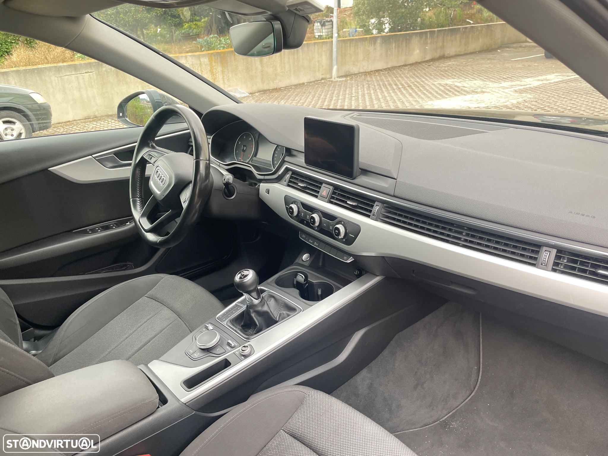 Audi A4 Avant 2.0 TDI Advance - 10