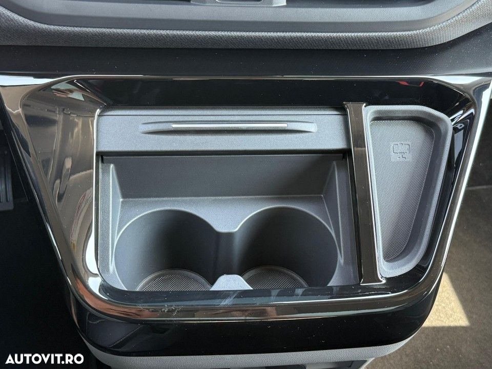 Ford Tourneo Custom - 36