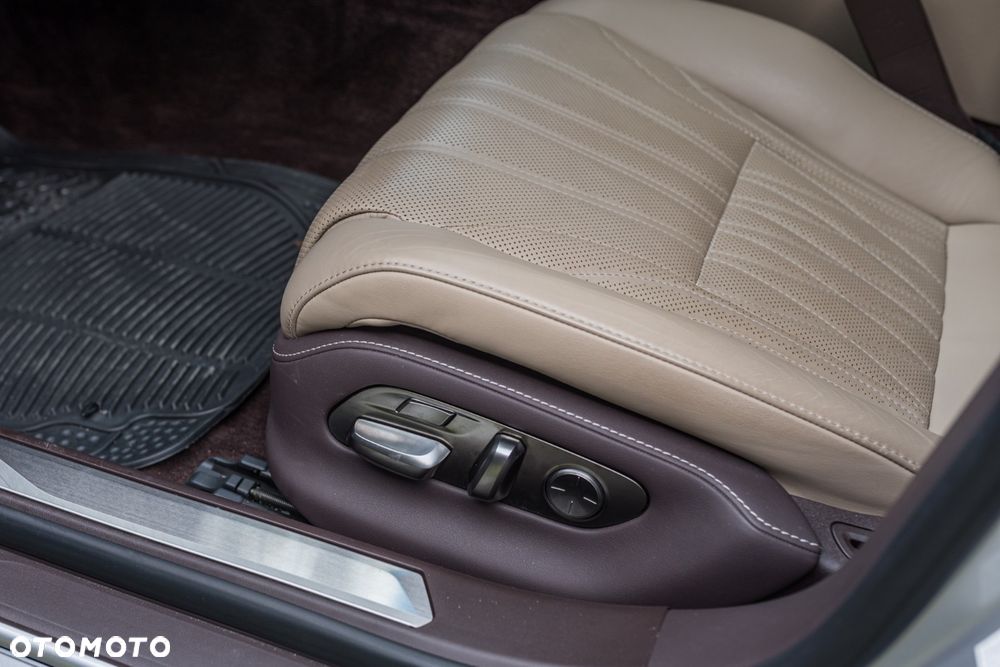 Lexus LS - 16