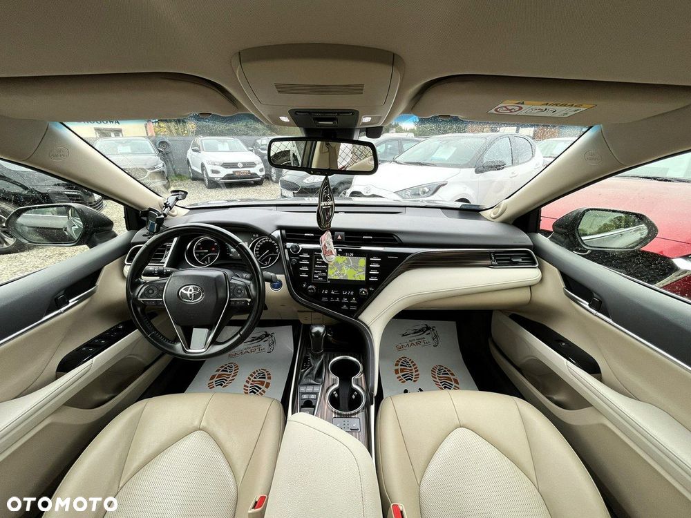 Toyota Camry 2.5 Hybrid Executive CVT - 10