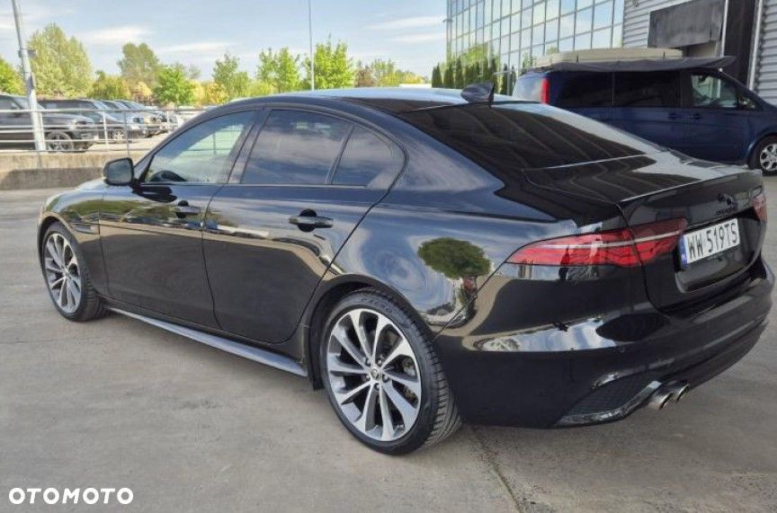 Jaguar XE 2.0 D180 R-Dynamic HSE - 4