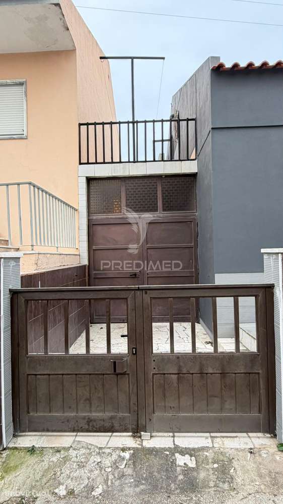 Moradia Bi-Familiar T3+3 com 182,50m² em Setúbal – Excelente Oportu... - Grande imagem: 2/40