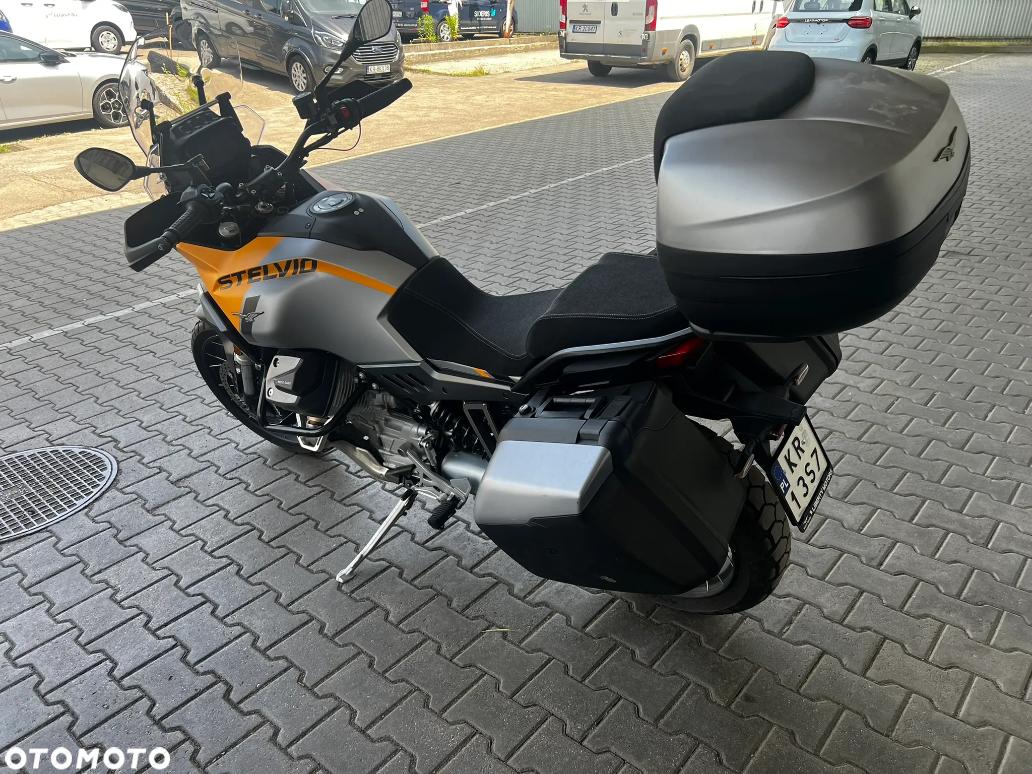 Moto Guzzi Stelvio - 4