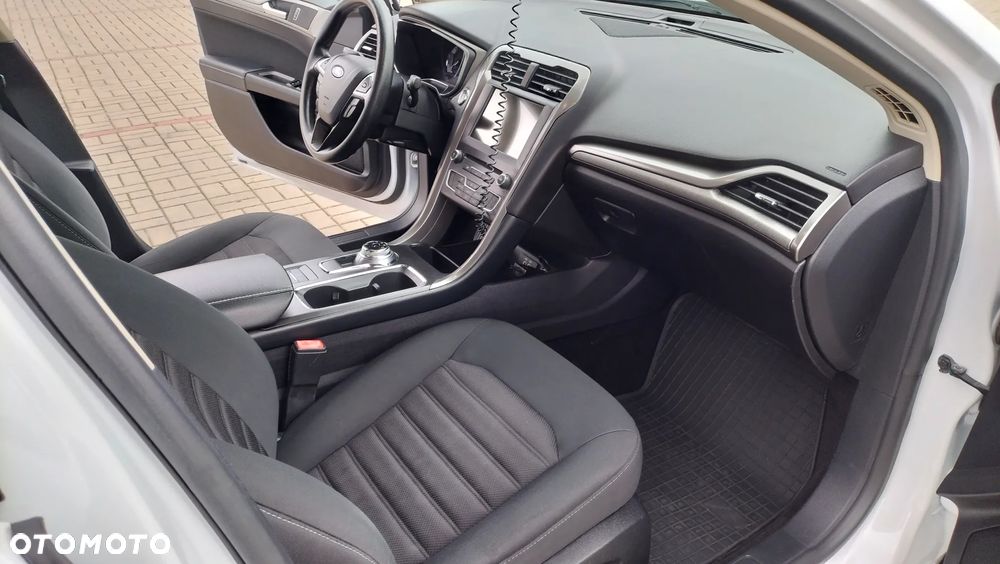 Ford Fusion - 14