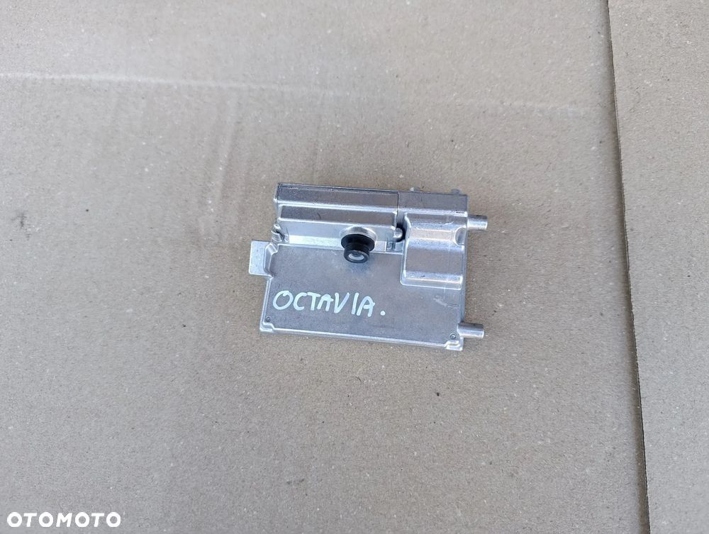 SKODA OCTAVIA IV 4 KAMERA ASYSTENT PASA RUCHU 5WA980653E - 2