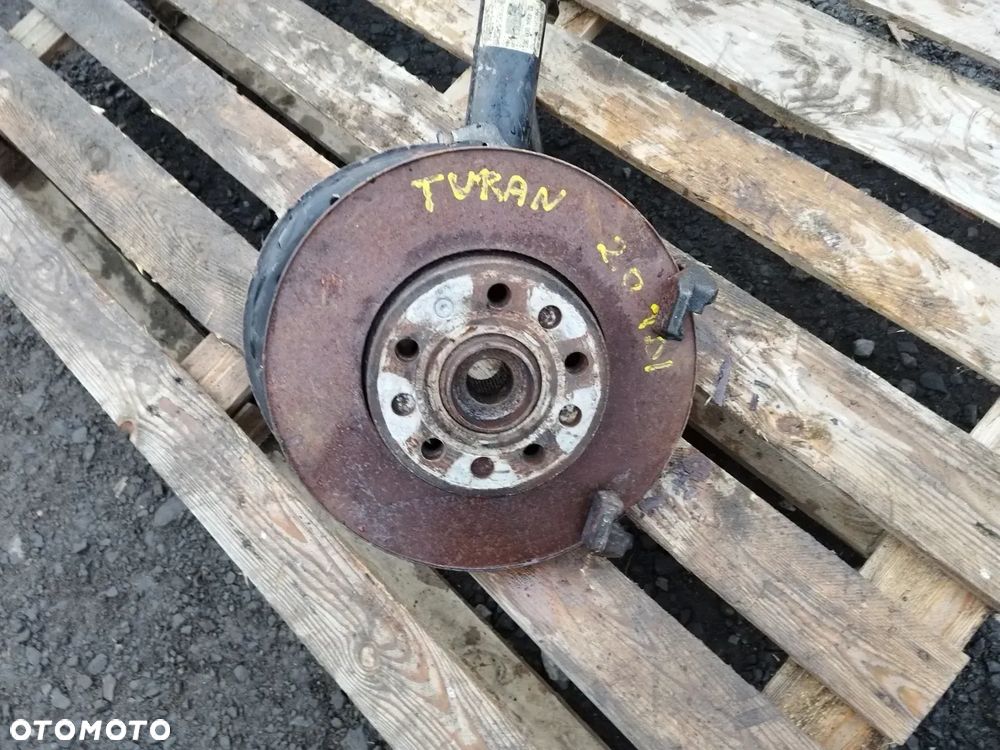 Zwrotnica przód prawa VW Touran Audi A3 Octavia 1.9 TDI