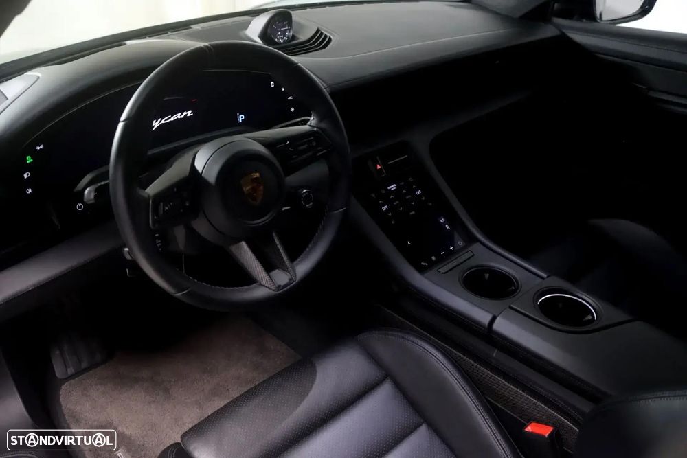 Porsche Taycan GTS - 15