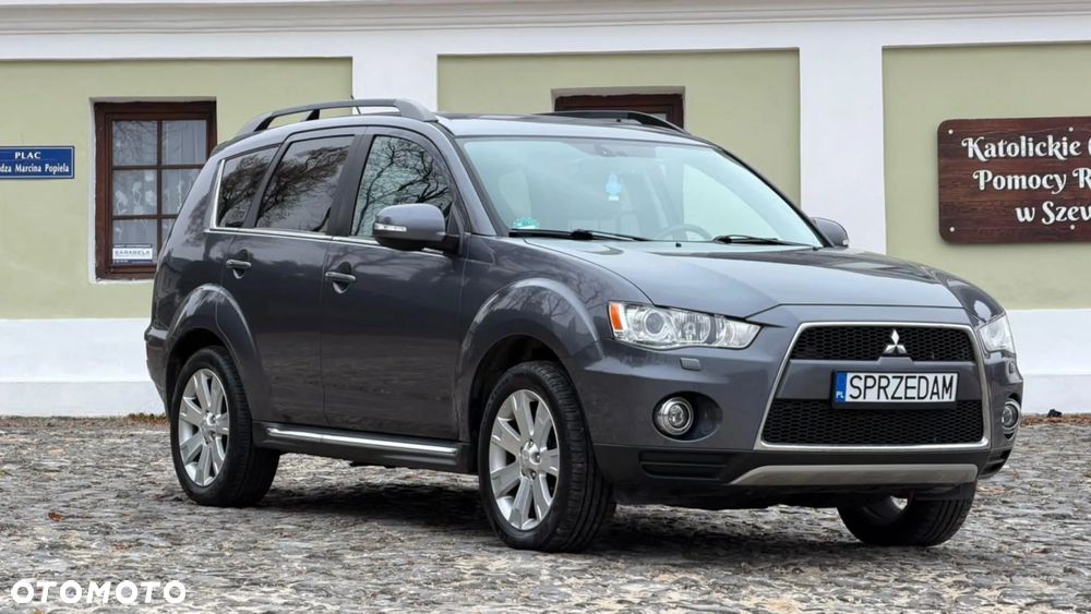 Mitsubishi Outlander - 1