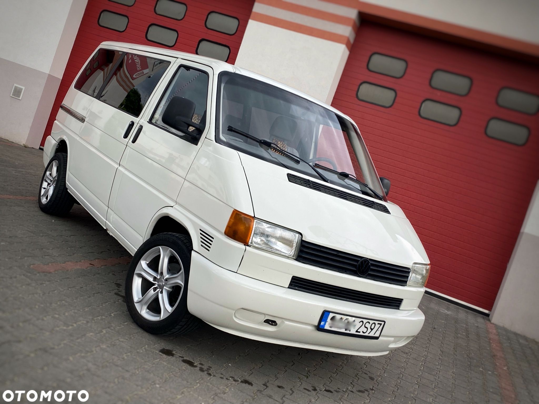 Volkswagen Transporter - 1