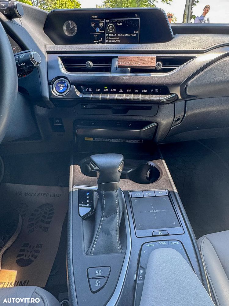 Lexus UX - 11