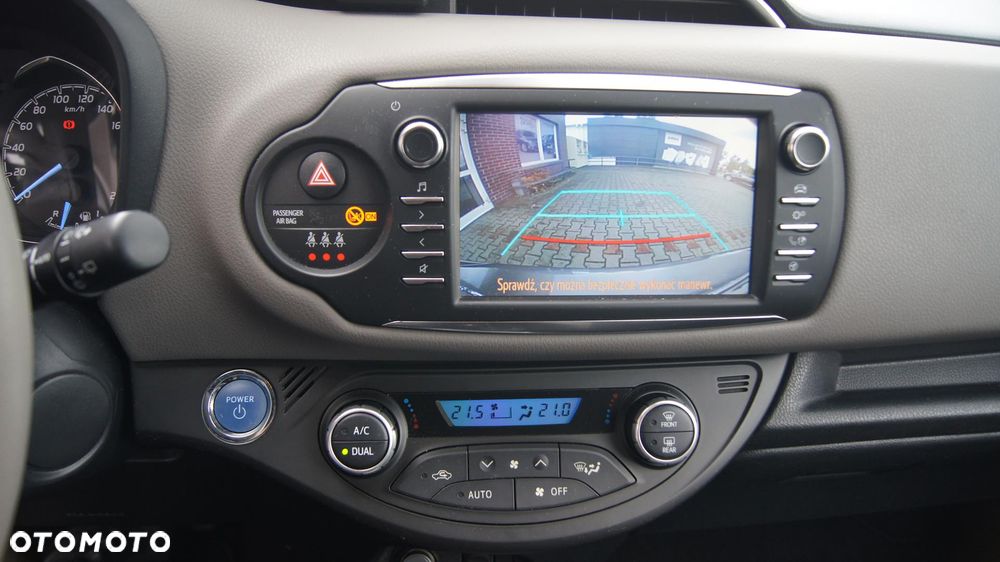 Toyota Yaris Hybrid 100 Selection Passion - 17
