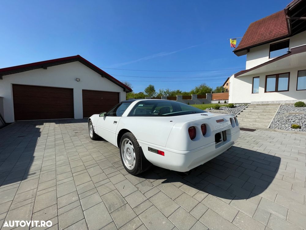 Chevrolet Corvette - 3