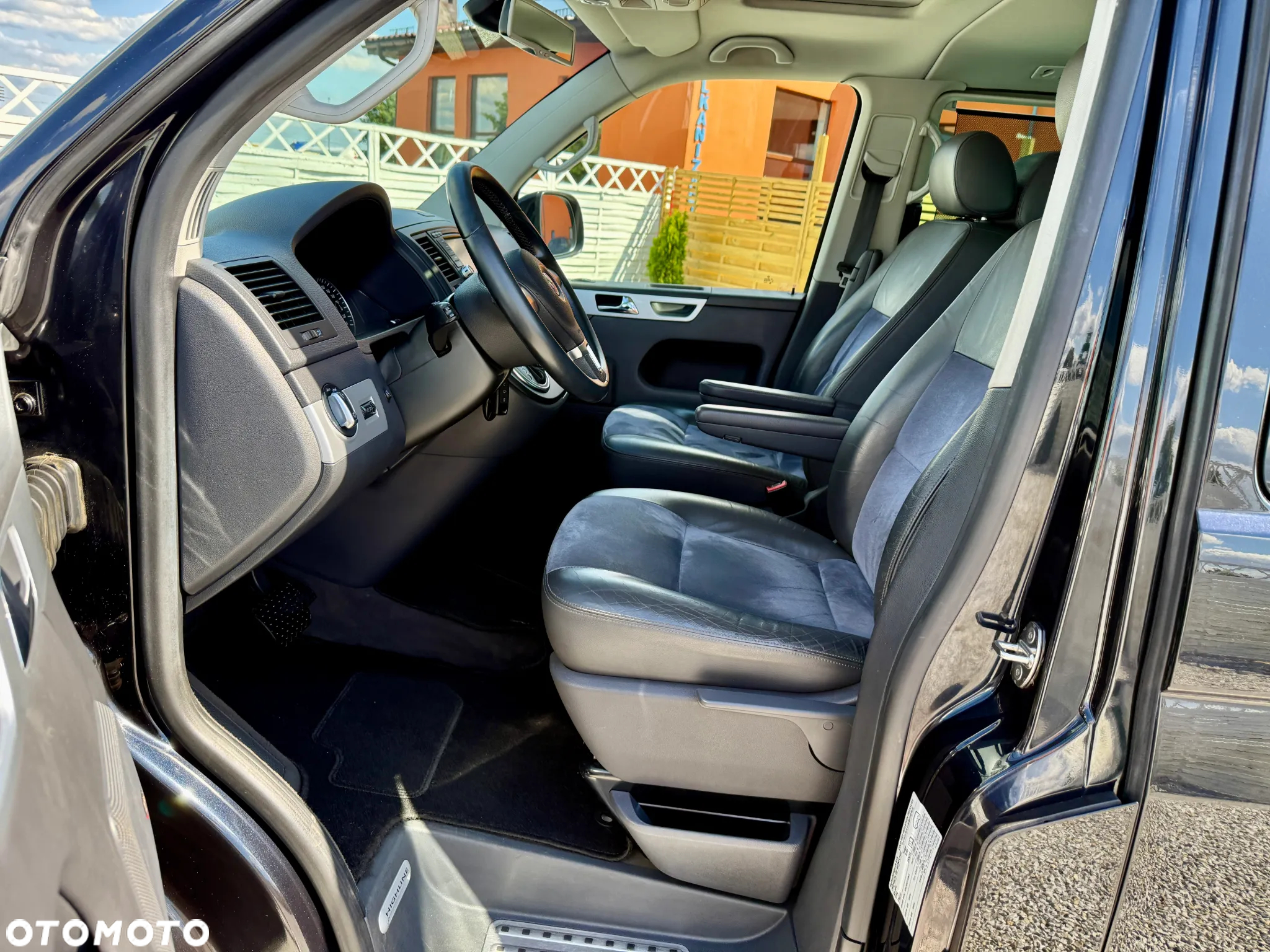Volkswagen Multivan - 11