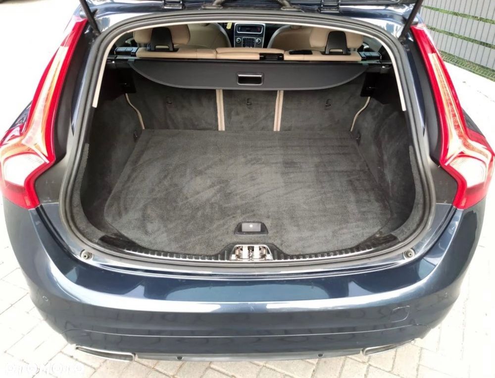 Volvo V60 D4 Momentum - 23
