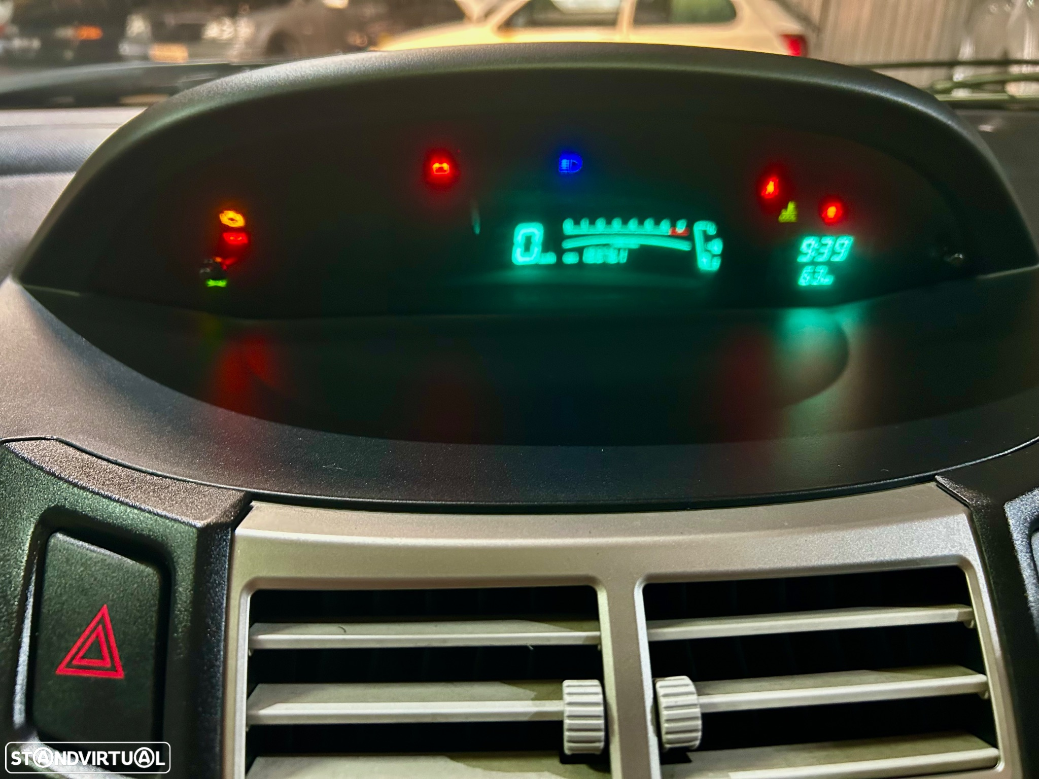 Toyota Yaris 1.0 VVT-i AC Manual+VSC - 16